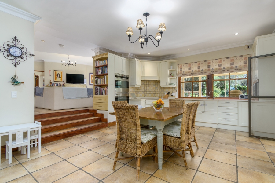 7 Bedroom Property for Sale in Zwaanswyk Western Cape